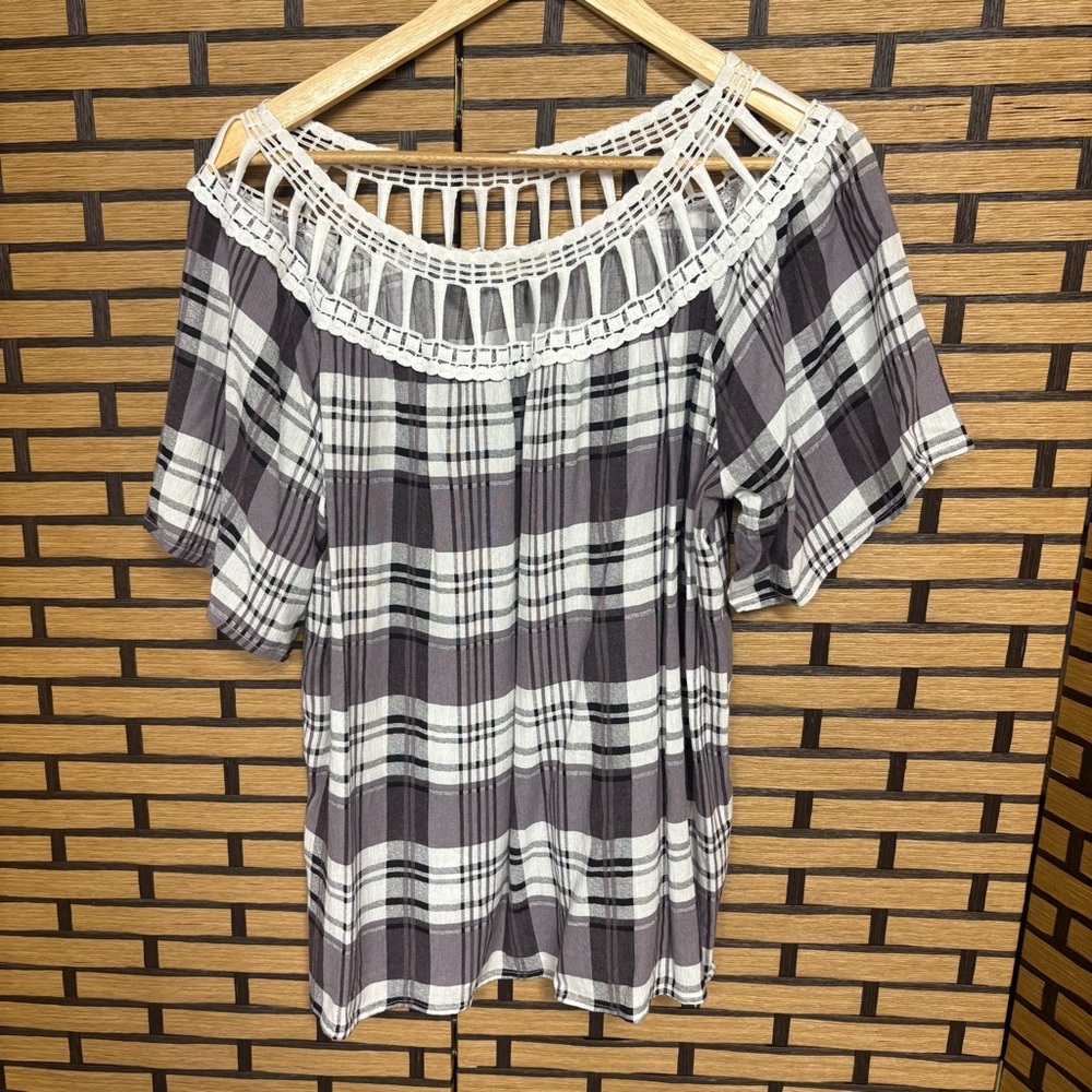 Oddy Gray Plaid‎ Top Size Medium